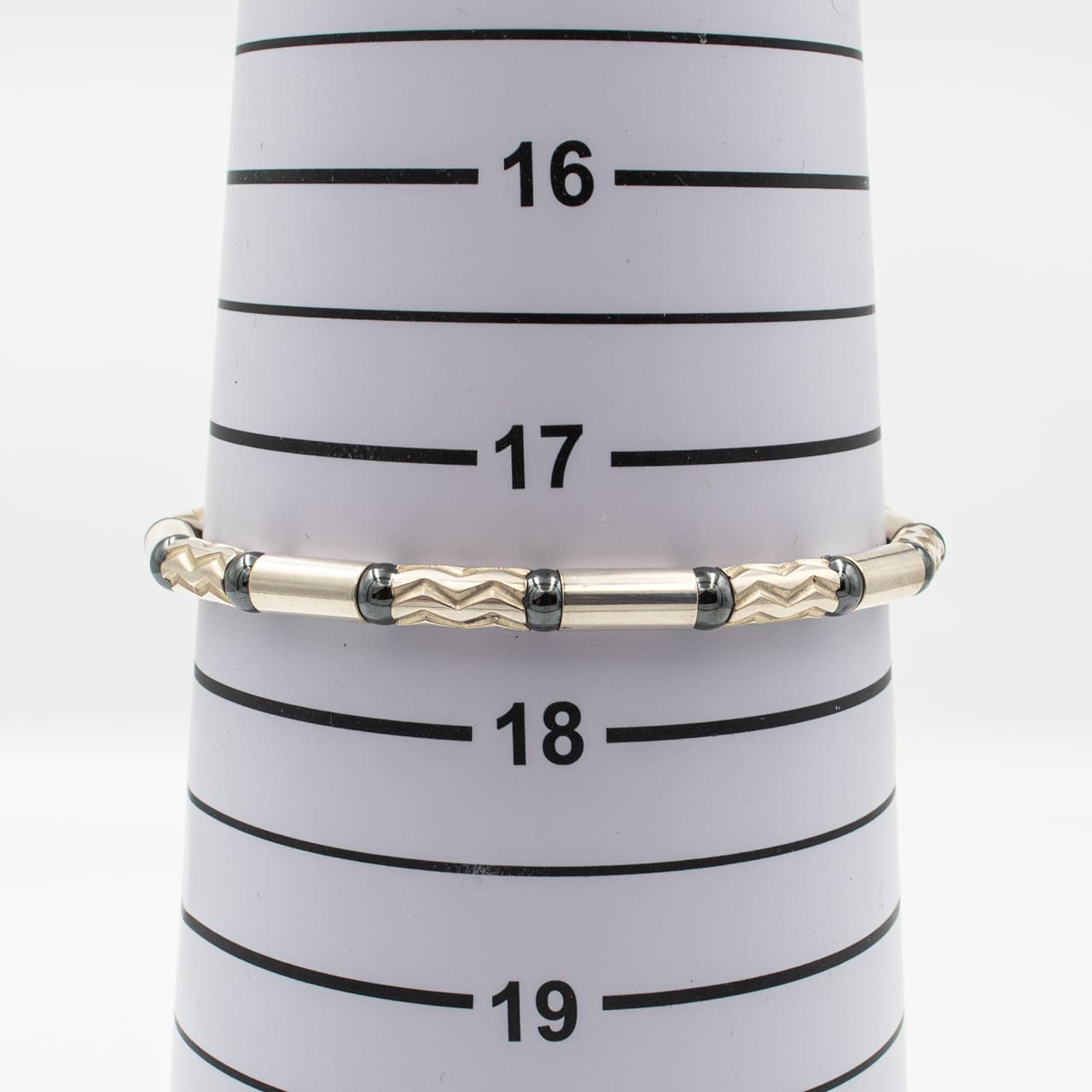 ティファニー エッチド ブレスレット アズテック ジグザグ ヘマタイト