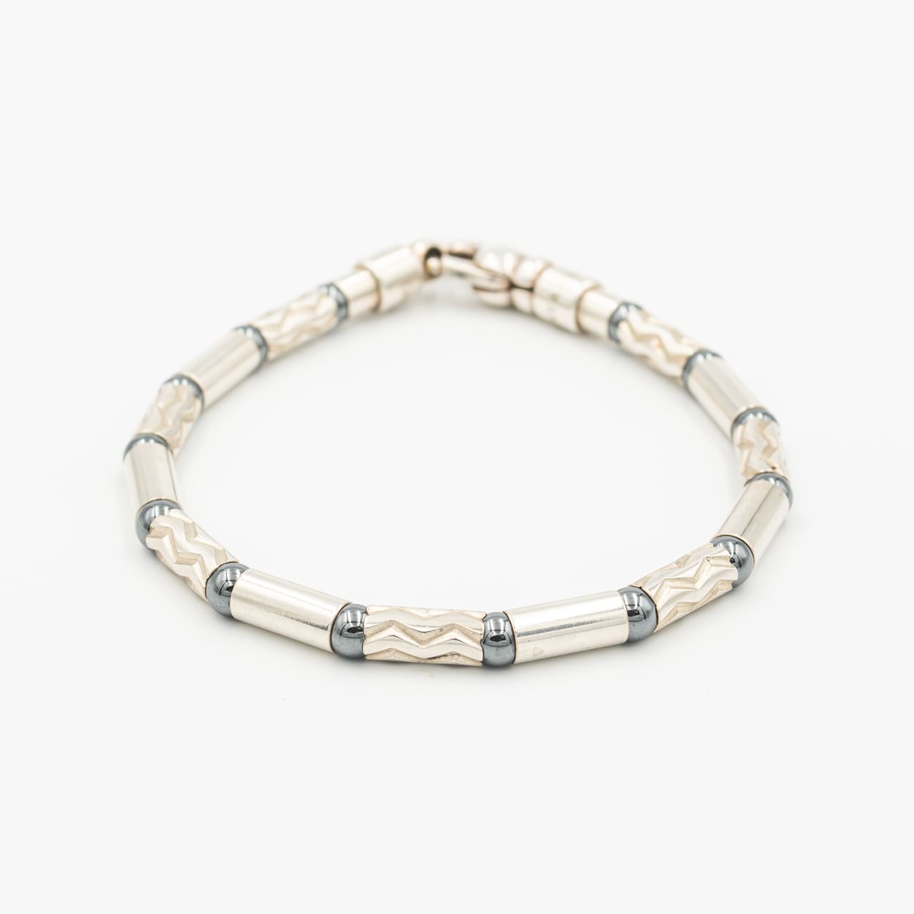 ティファニー エッチド ブレスレット アズテック ジグザグ ヘマタイト