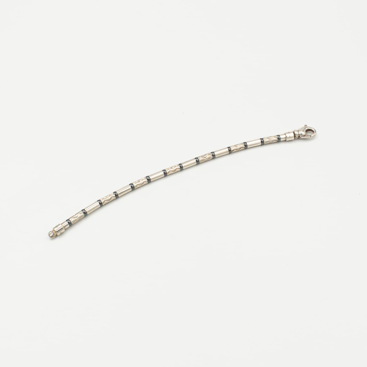 ティファニー エッチド ブレスレット アズテック ジグザグ ヘマタイト