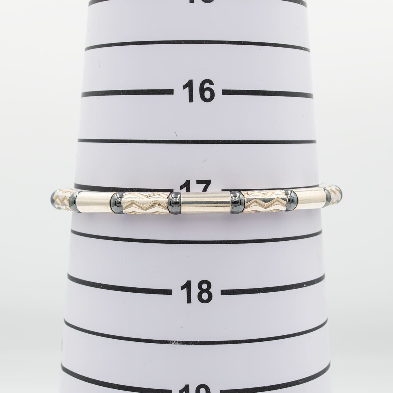 ティファニー エッチド ブレスレット アズテック ジグザグ ヘマタイト