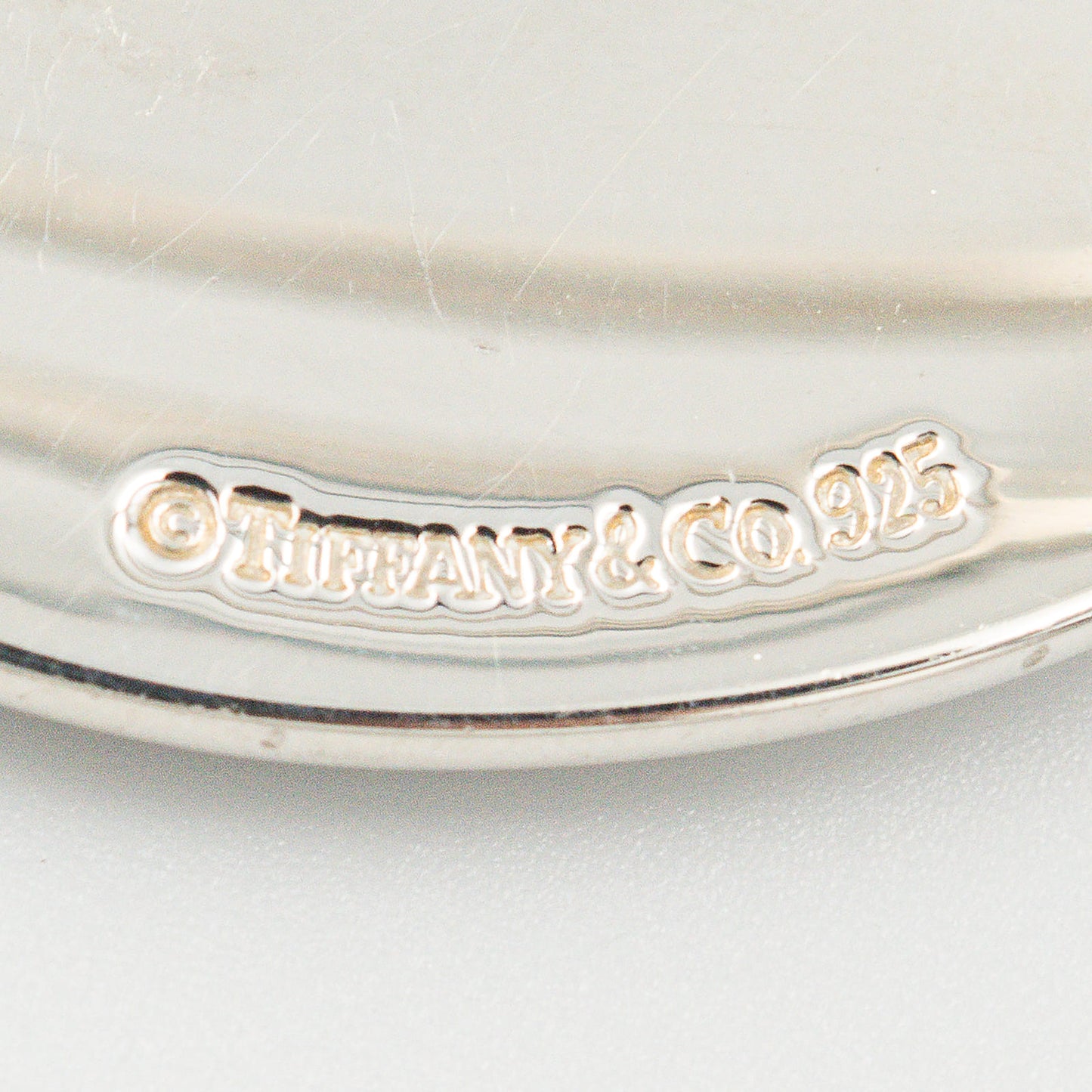 ティファニー オーバル ID バングル