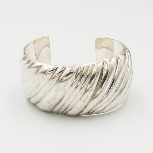 ティファニー スカルプテッド カフ