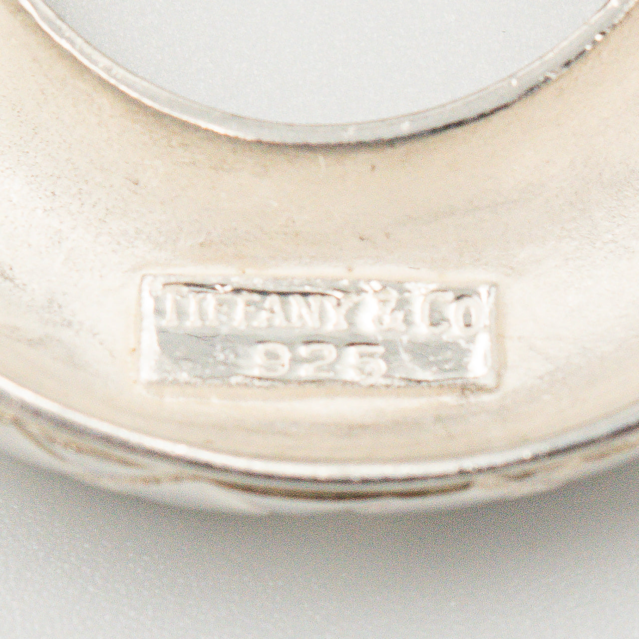 ティファニー テクスチャード フープ イヤリング